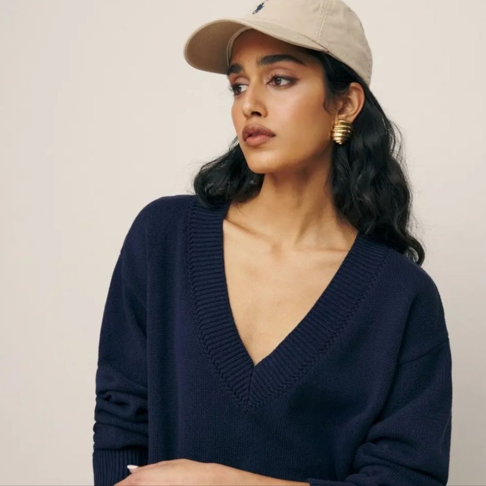 REFORMATION - Deep Navy V-Neck Sweater Size M